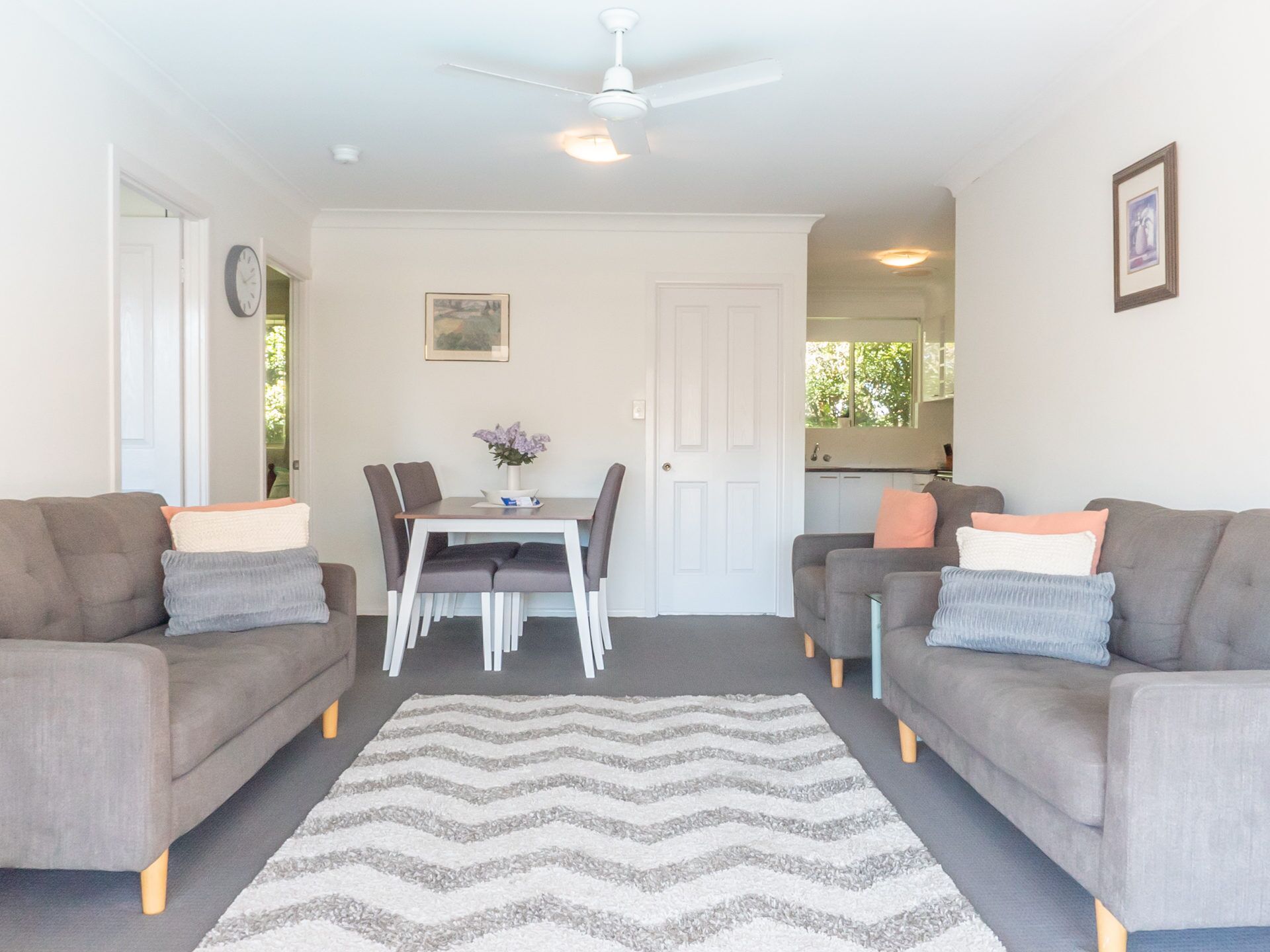 A 2 Minute Walk to the Main Street of Sawtell! Linen Included