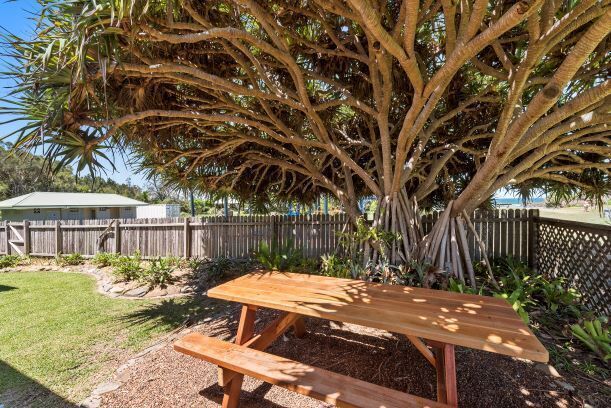 Beautiful Pet Friendly Beach House - Pandanus on Emerald