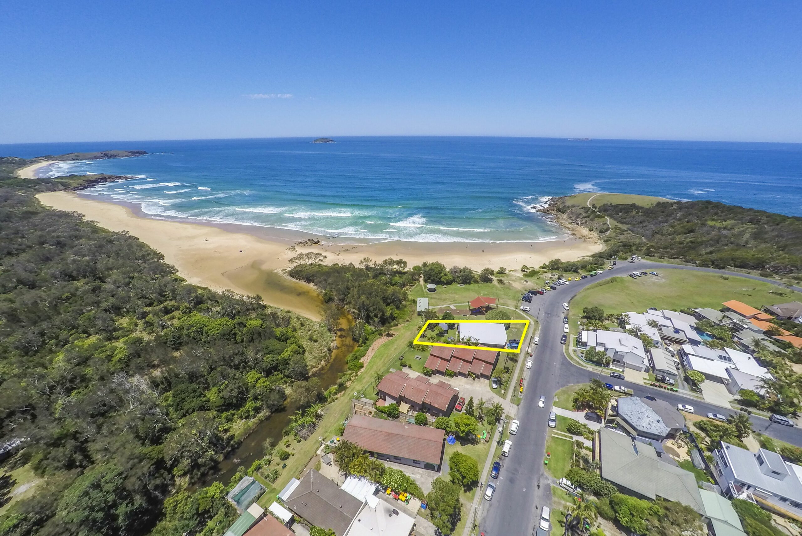 Beautiful Pet Friendly Beach House - Pandanus on Emerald