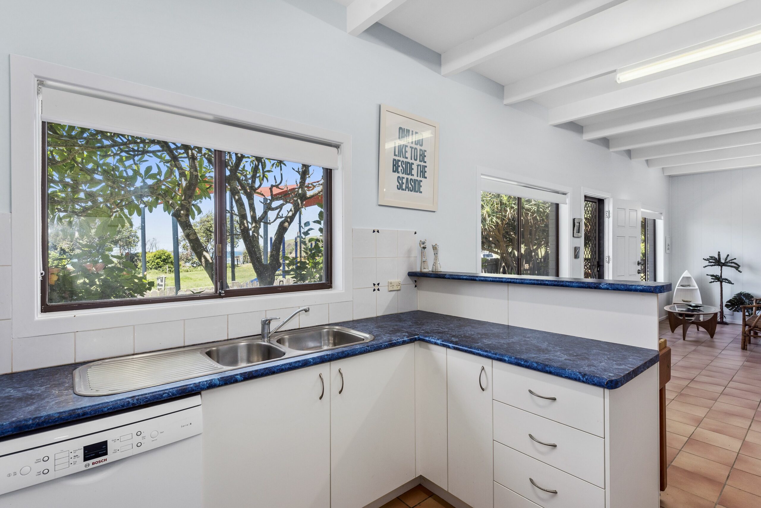 Beautiful Pet Friendly Beach House - Pandanus on Emerald