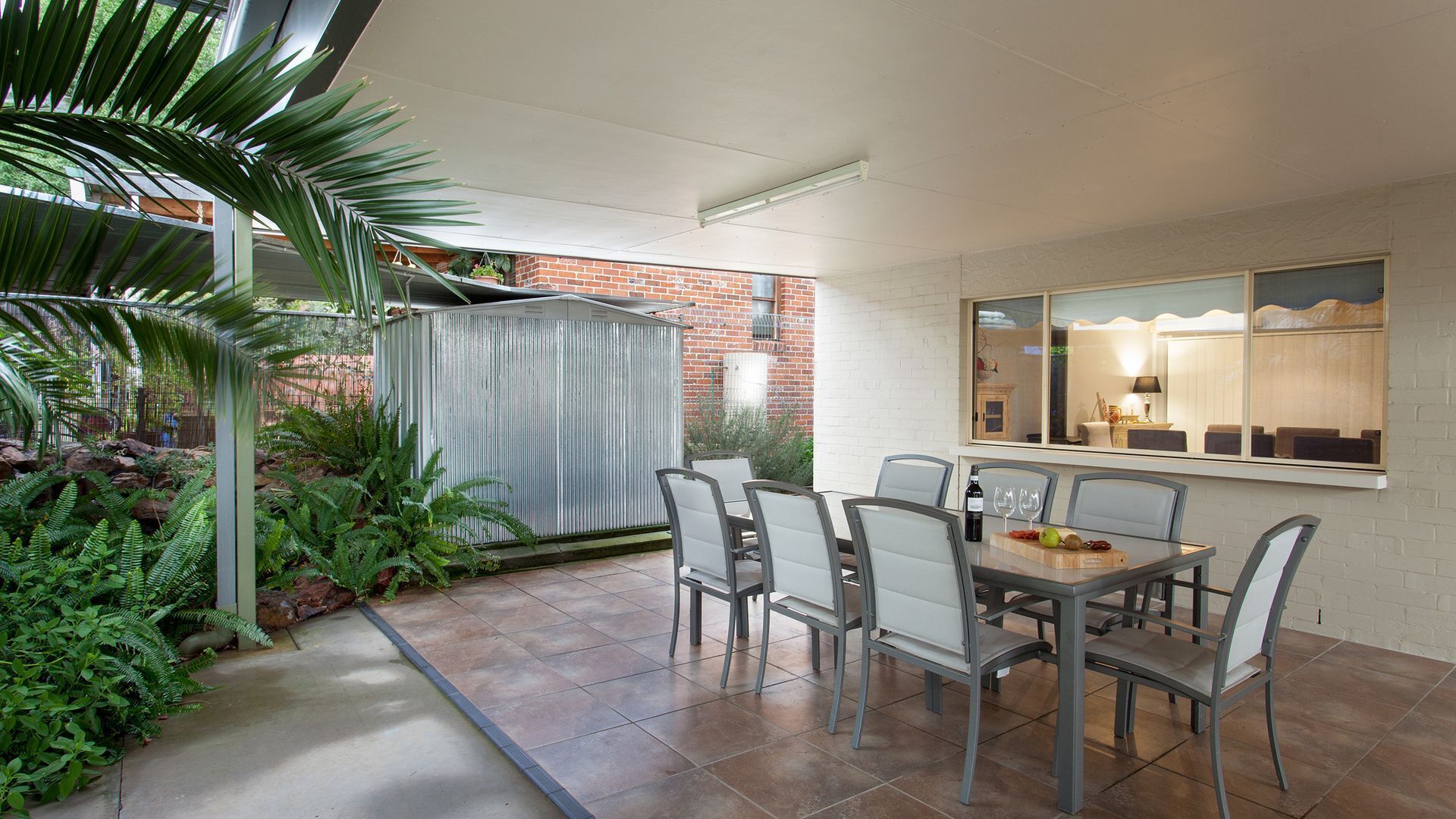 FEDERATION 5 BEDROOM HOME - WALK TO CBD - BREAKFAST INCL.