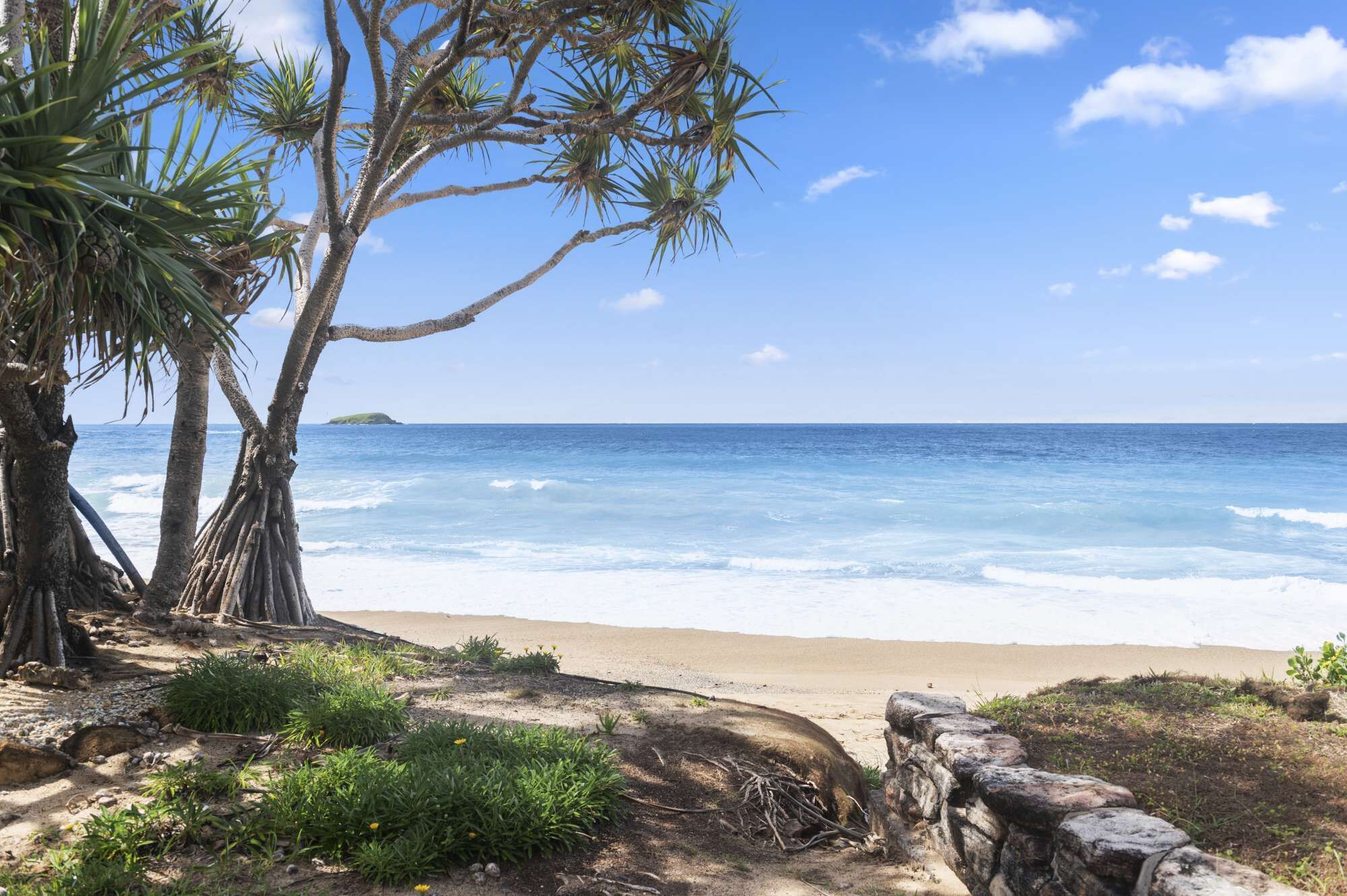 Panorama Deck - Absolute Beachfront Apartment With Pool and Captivating Views