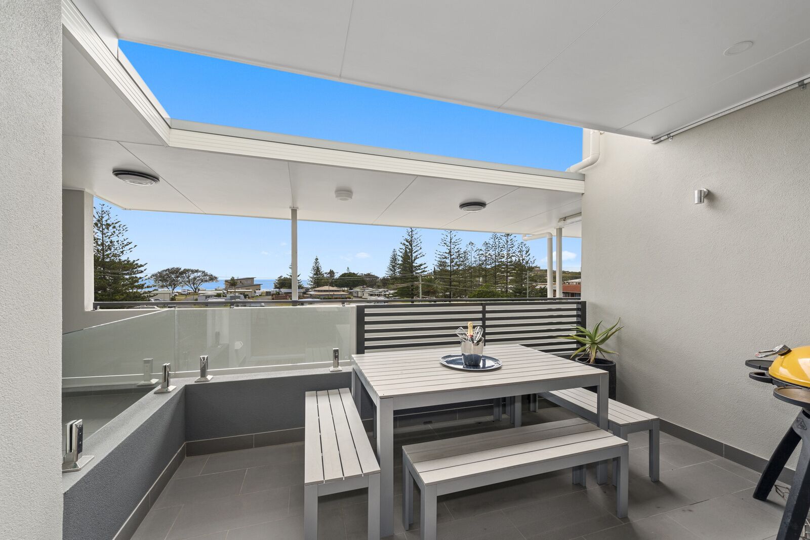 Fifty Meters to the Beach in the Heart of Woolgoolg