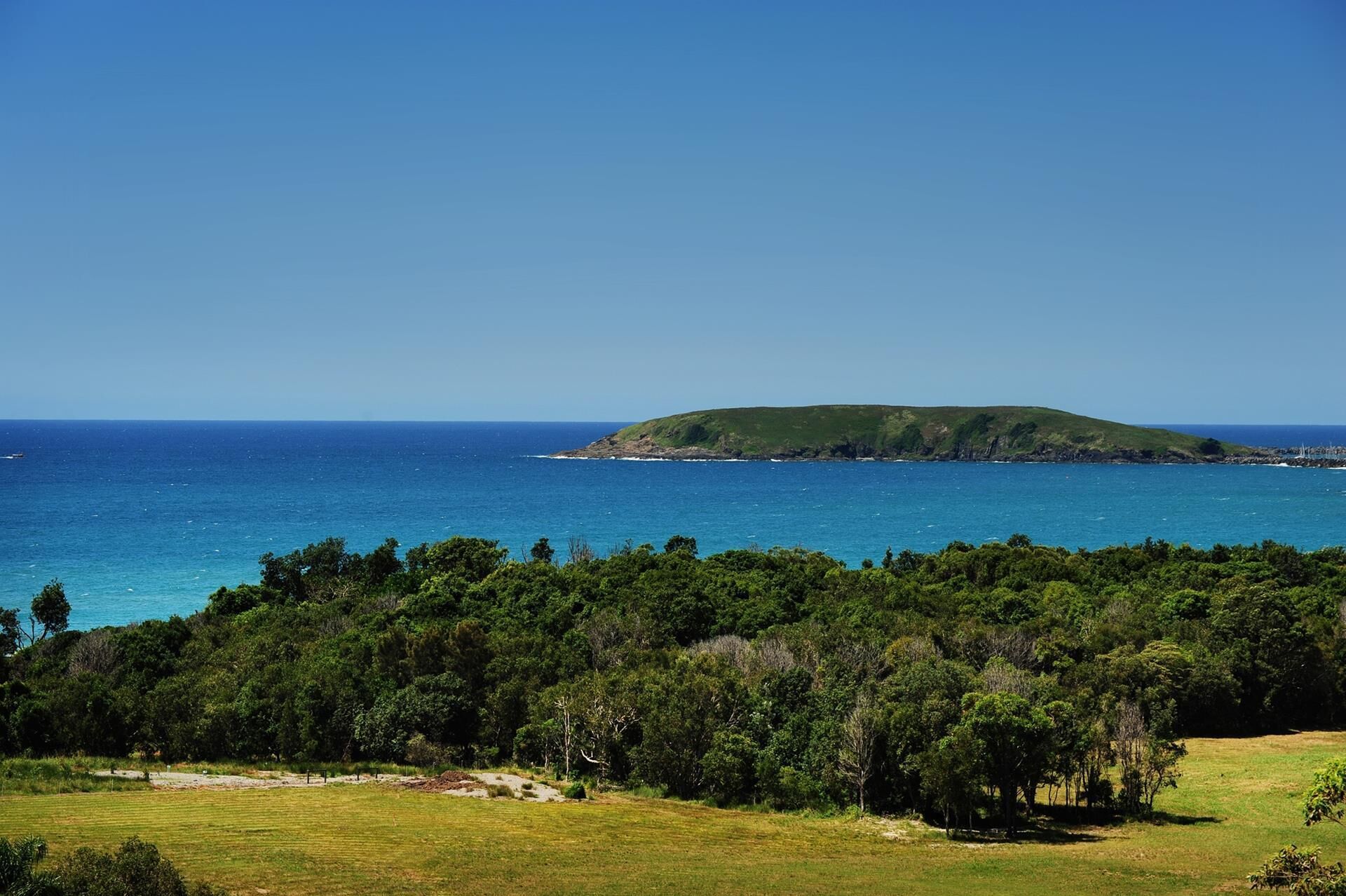 Breathtaking Views, Pet Friendly, & Stunningly Decor At Coffs Harbour