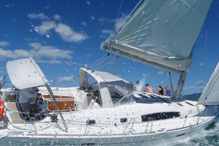 3-Night Sailing Adventure in Whitsunday Islands: Blizzard