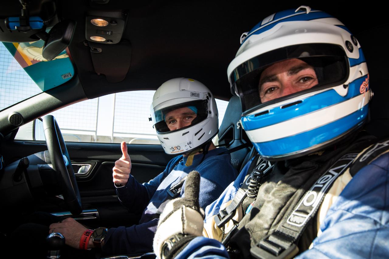 V8 Mustang Drive Experience - 5 Laps + 2 Hotlaps - RAA
