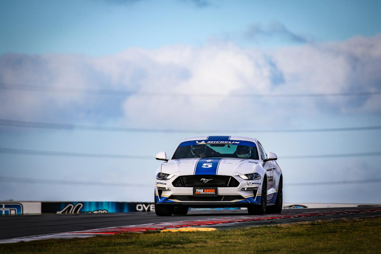 V8 Mustang Drive Experience - 5 Laps + 2 Hotlaps - RAA