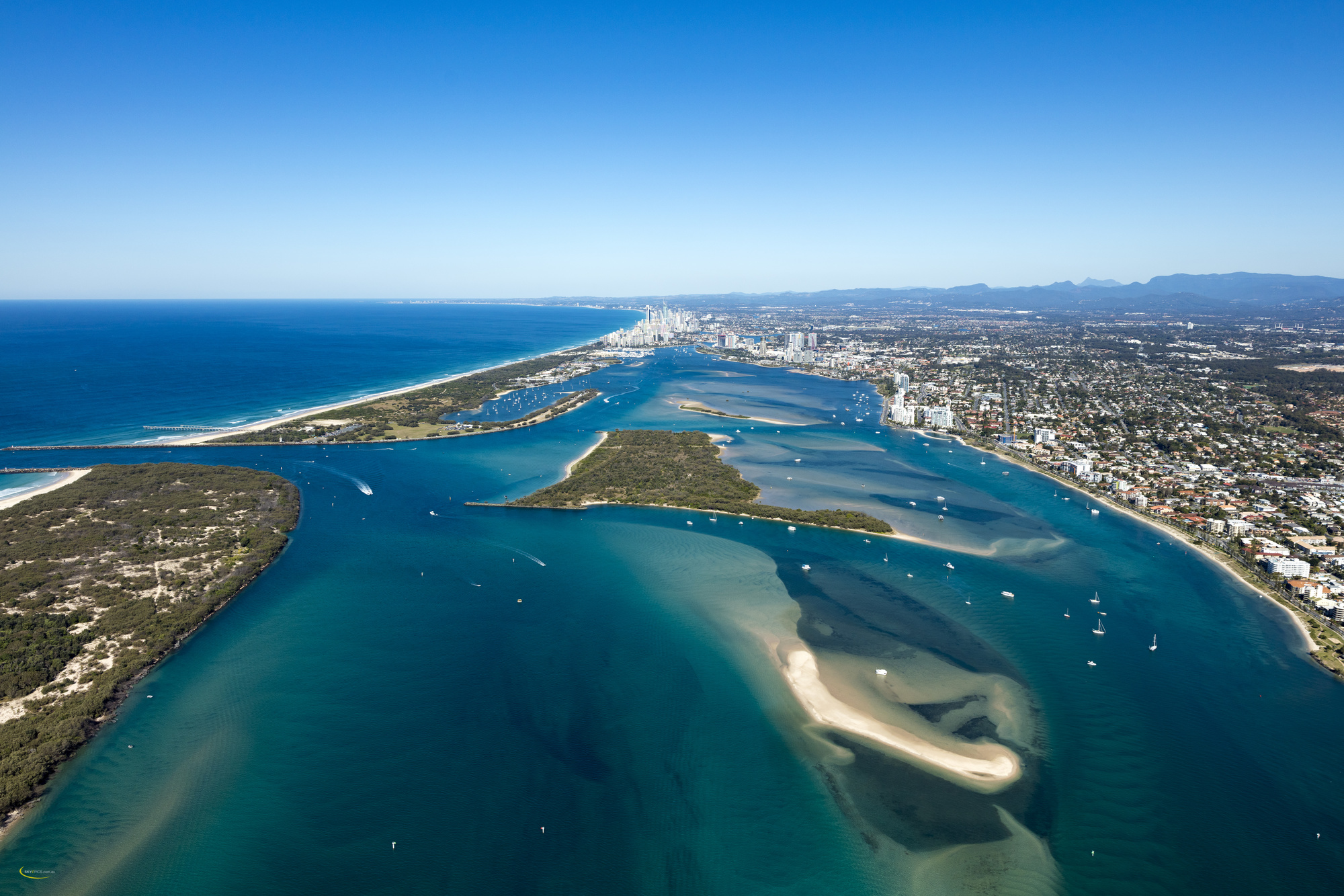 Gold Coast Island Private Cruise with Platter and Prosecco