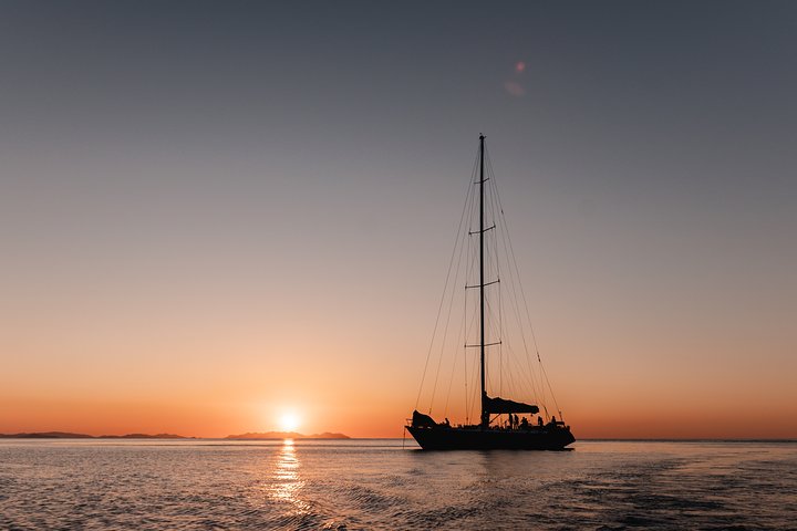 3 Day & 2 Night Whitsunday Islands Maxi Sailing Adventure on Hammer