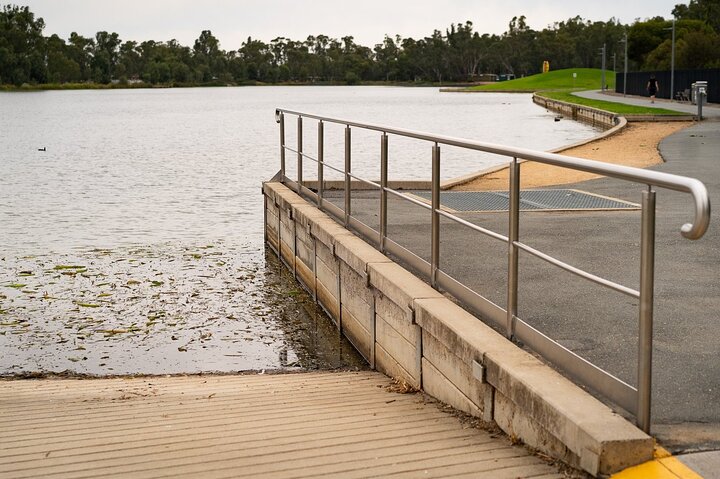 1-Hour Self-guided Canoeing in Shepparton