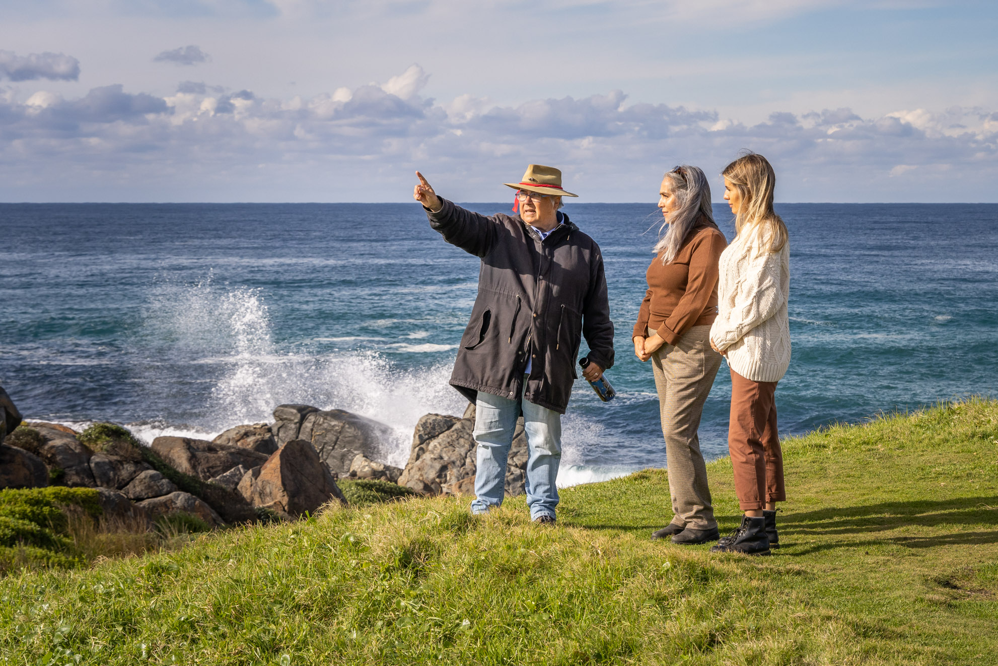 WELCOME TO COUNTRY – BUSH TUCKER & BUSH MEDICINE CULTURAL WALK WITH YUIN KNOWLEDGE HOLDER  FOLLOWED BY LUNCH AT THE PICKLED OCTOPUS RESTAURANT TUROSS HEAD