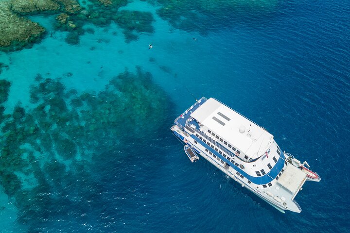 2-Day Snorkeling Experience in Great Barrier Reef (Twin Share Cabin)