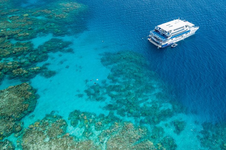 2-Day Snorkeling Experience in Great Barrier Reef (Twin Share Cabin)