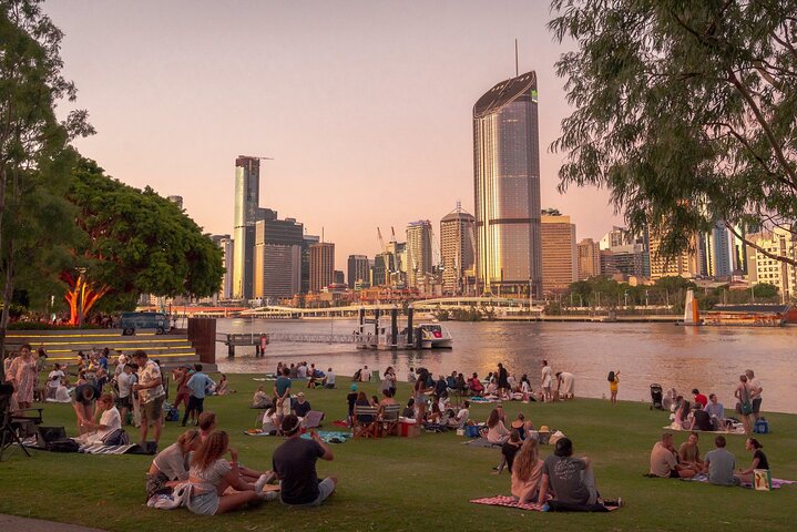 Brisbane Romantic Journey: A City Walking Tour