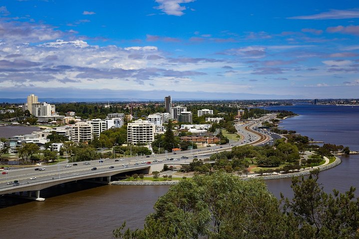 Guided Tour "Love Stories of Perth"