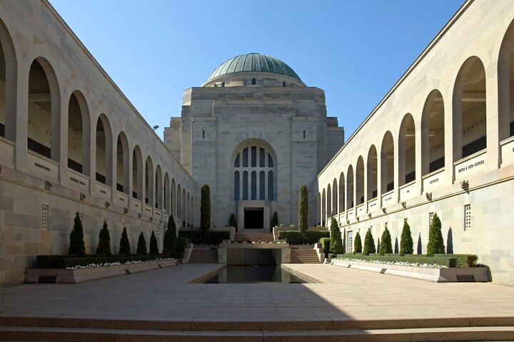 Discover Gems of Canberra: Private Full-Day Tour