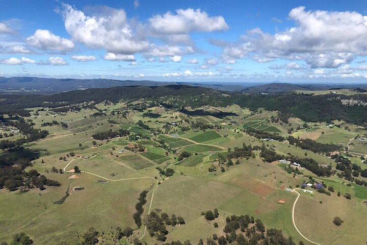 Hunter Valley Romantic Bubbly Breakfast Helicopter Tour from Cessnock