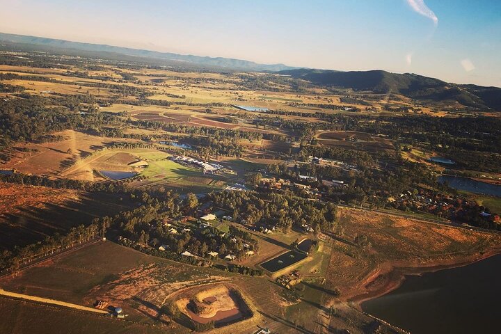 Hunter Valley Romantic Bubbly Breakfast Helicopter Tour from Cessnock