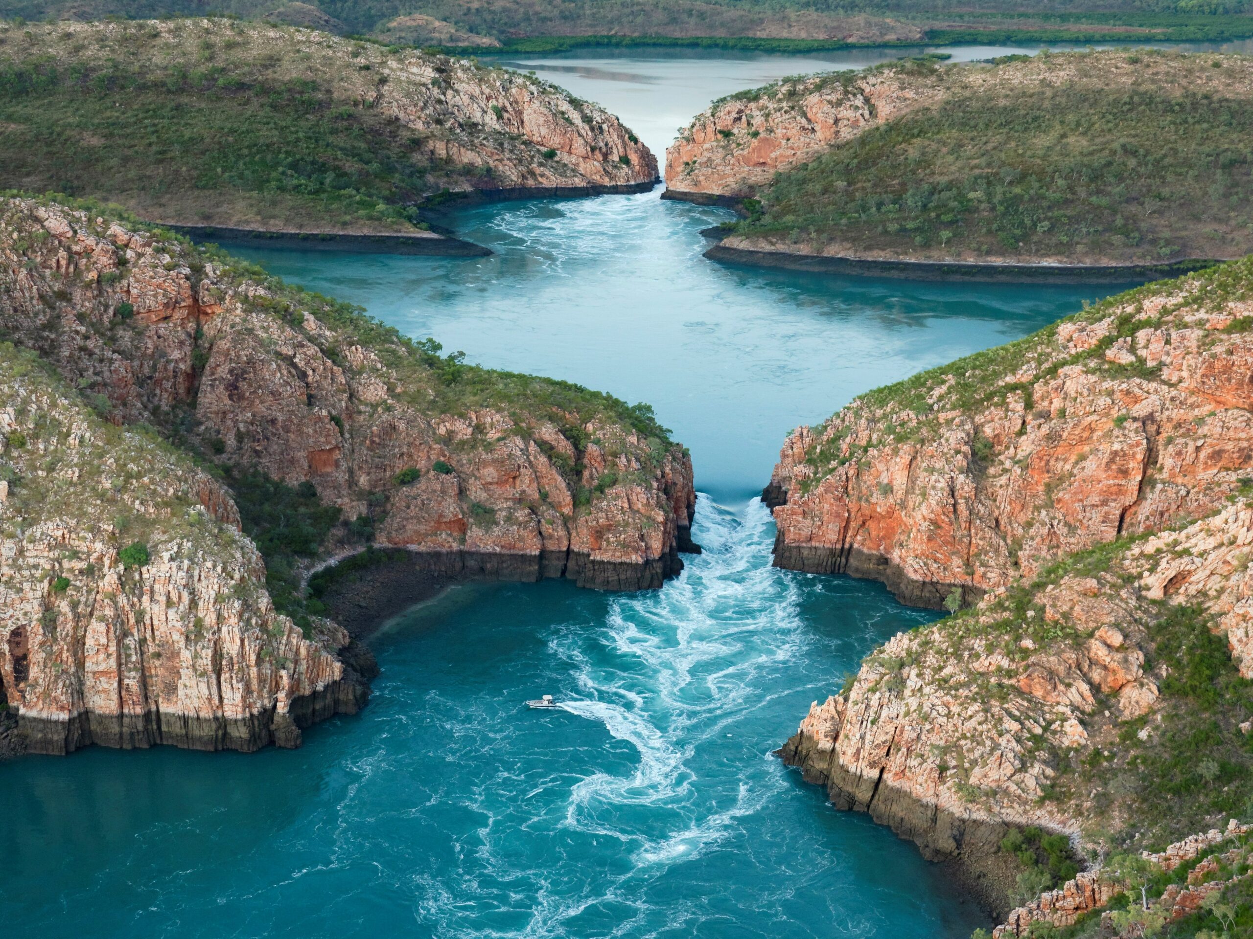Montgomery Reef & Horizontal Falls Discoverer (includes landing, boat tour & lunch) ex Broome