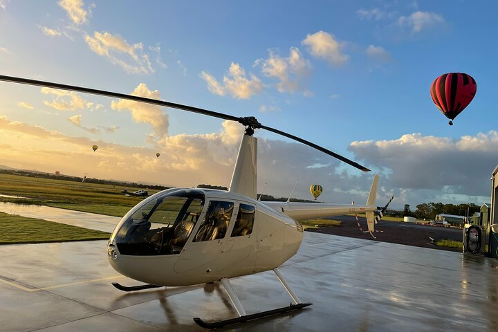 Hunter Valley Romantic Bubbly Breakfast Helicopter Tour from Cessnock