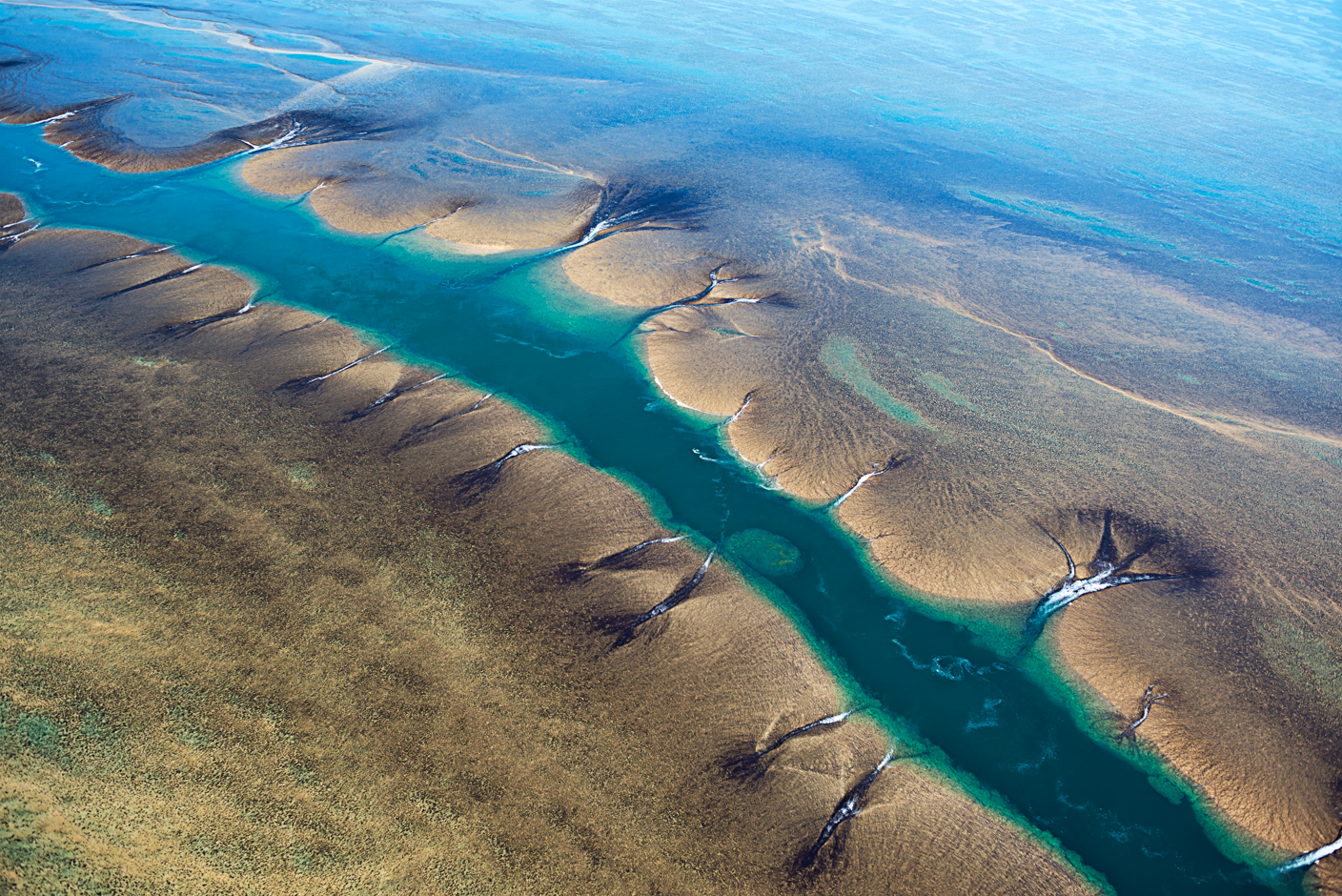 BME-MHFD | Montgomery Reef & Horizontal Falls Discoverer (includes landing, boat tour & lunch) ex Broome