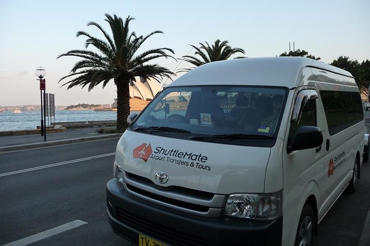 Private Minivan Transfer FROM Sydney CBD/Downtown to Sydney Airport 1-7 people