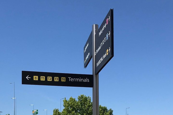 Pickup & return Melbourne Airport & Melbourne CBD | 7 - 10 passengers