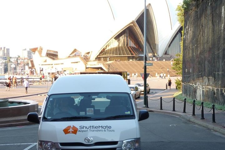 Private Minivan Transfer FROM Sydney Airport to Sydney CBD/Downtown 1-7 people