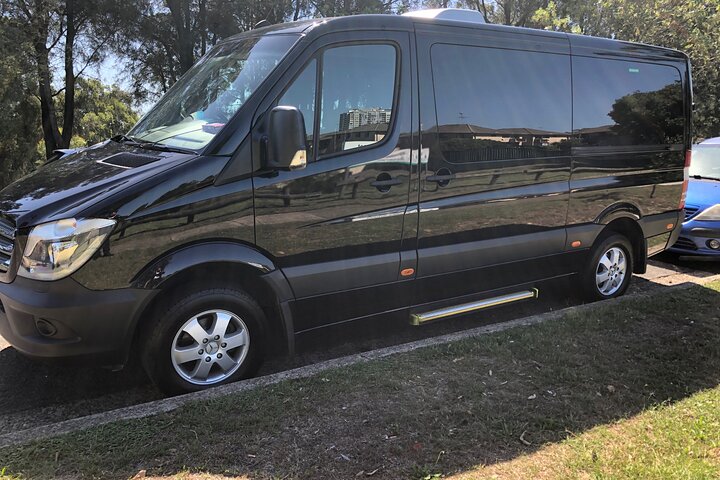 Private Minivan Transfer FROM Sydney CBD/Downtown to Sydney Airport 1-7 people