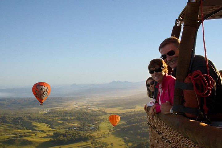 Natural Bridge & Springbrook Waterfalls Tour + Hot Air Balloon with Breakfast