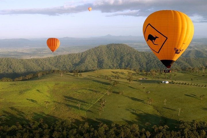 Natural Bridge & Springbrook Waterfalls Tour + Hot Air Balloon with Breakfast