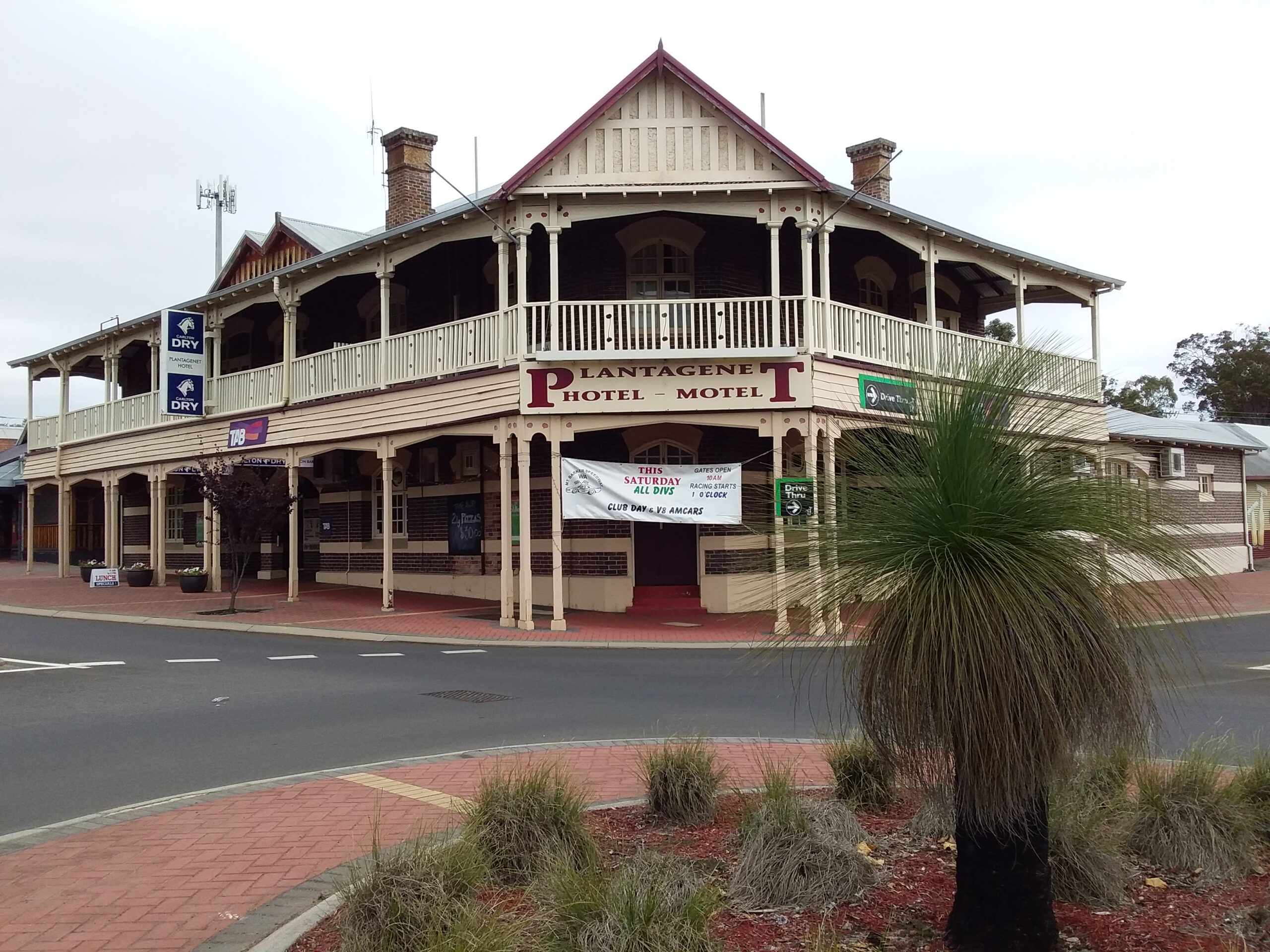 BROOMEHILL OUTBACK AND BEYOND PIONEER OVERNIGHT TOUR