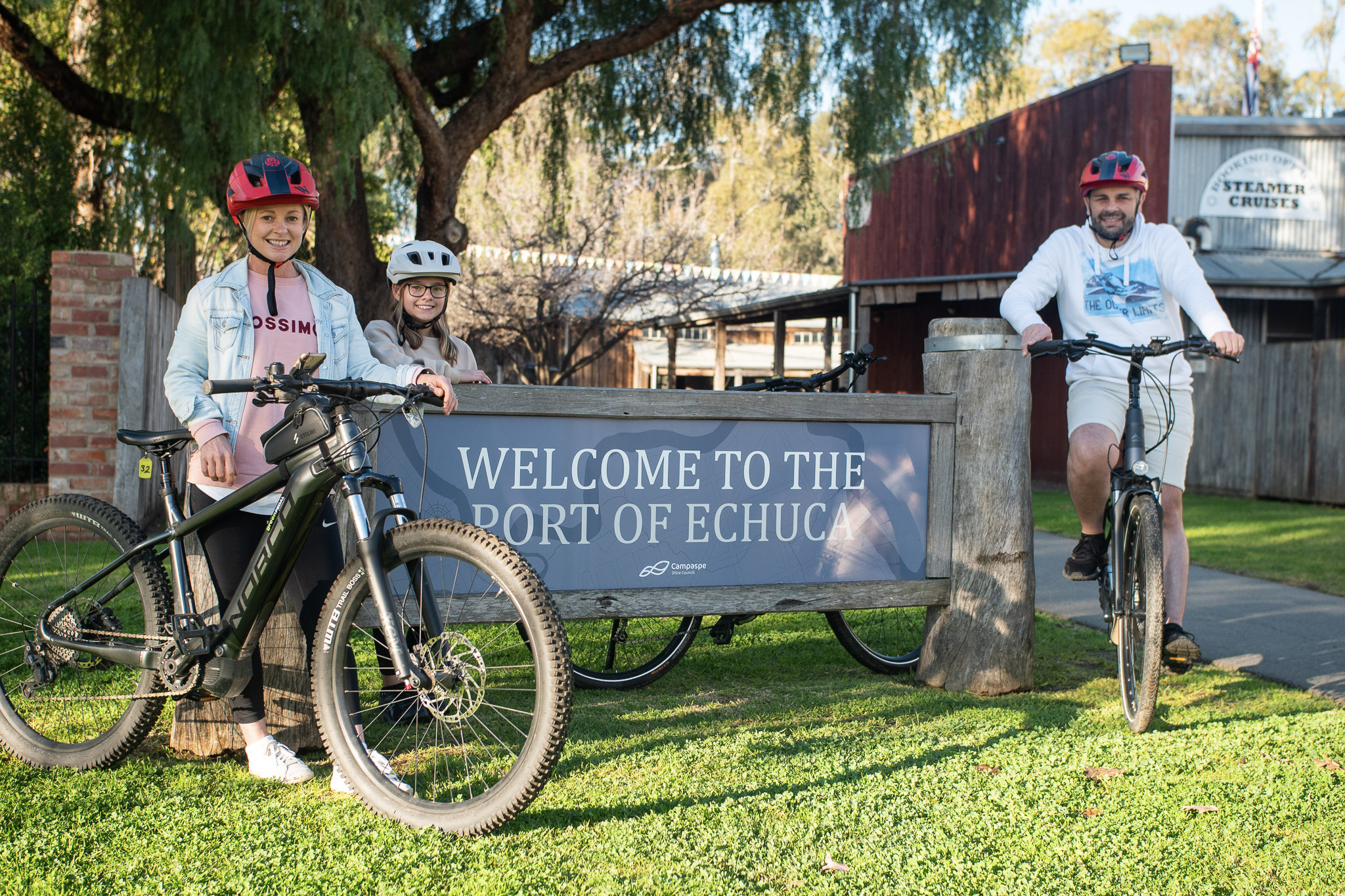 Guided E-Bike Tour -  90 min Scenic Trail & Historic Port of Echuca