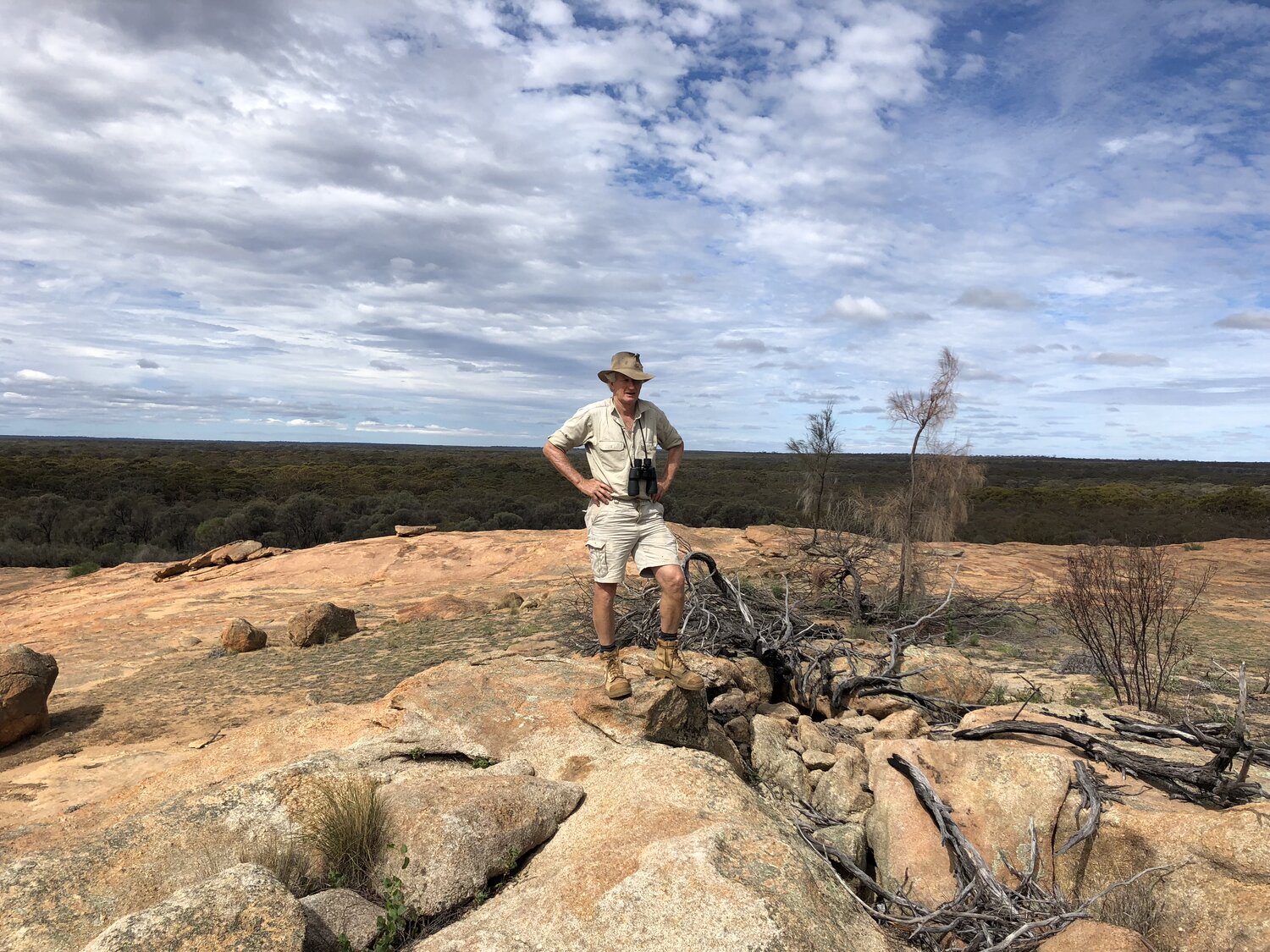 HOLLAND TRACK - WOODLANDS, ROCKS & TRAILS OUTBACK WILDERNESS TOUR