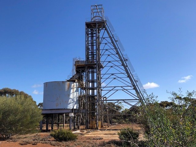 HOLLAND TRACK - WOODLANDS, ROCKS & TRAILS OUTBACK WILDERNESS TOUR