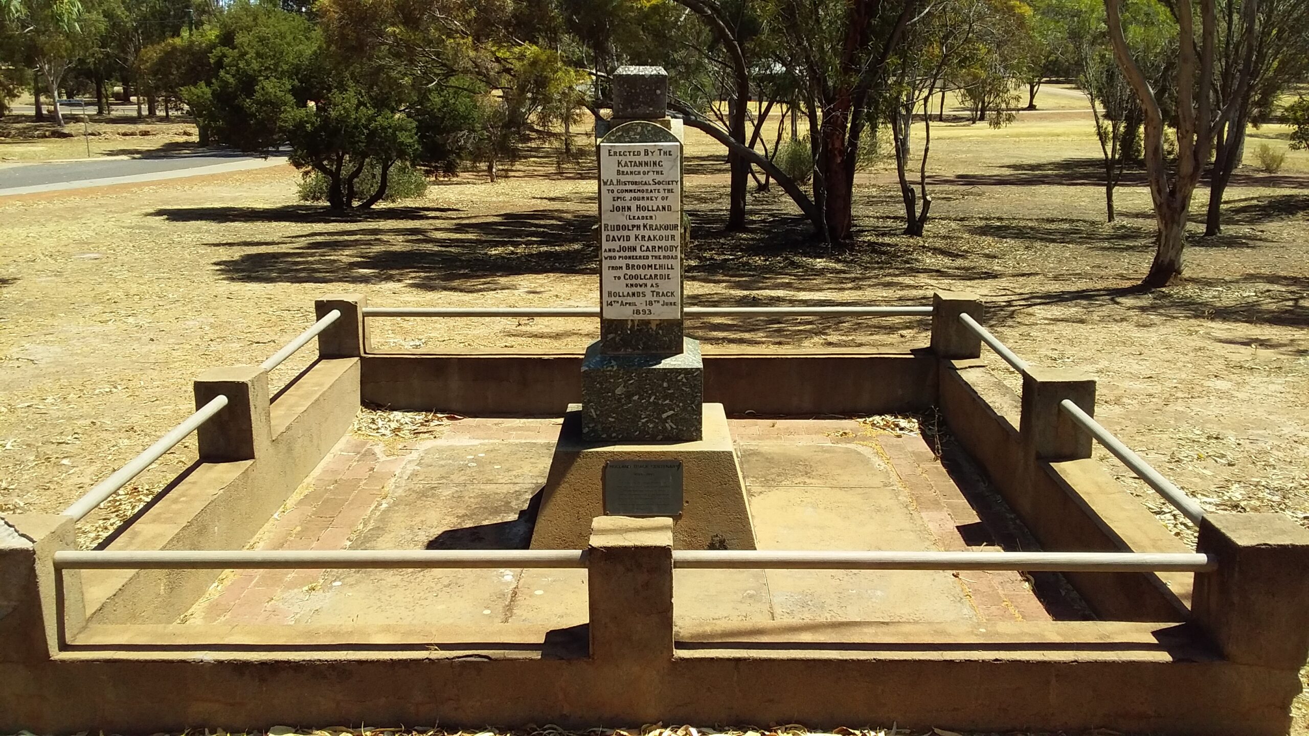 BROOMEHILL OUTBACK AND BEYOND PIONEER OVERNIGHT TOUR