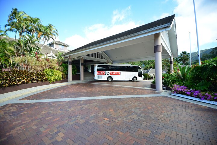 Cairns Arrival Transfer:Airport to City, Northern Beaches or Port Douglas Hotels