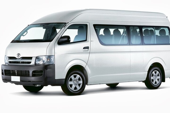 Cairns Arrival Transfer:Airport to City, Northern Beaches or Port Douglas Hotels