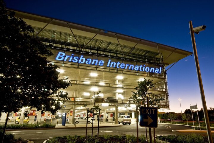 21 Seat Minibus | Brisbane Airport to Sunshine Coast Private Transfer