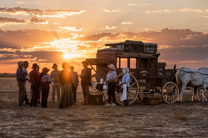 Sunset Stagecoach Experience in Longreach