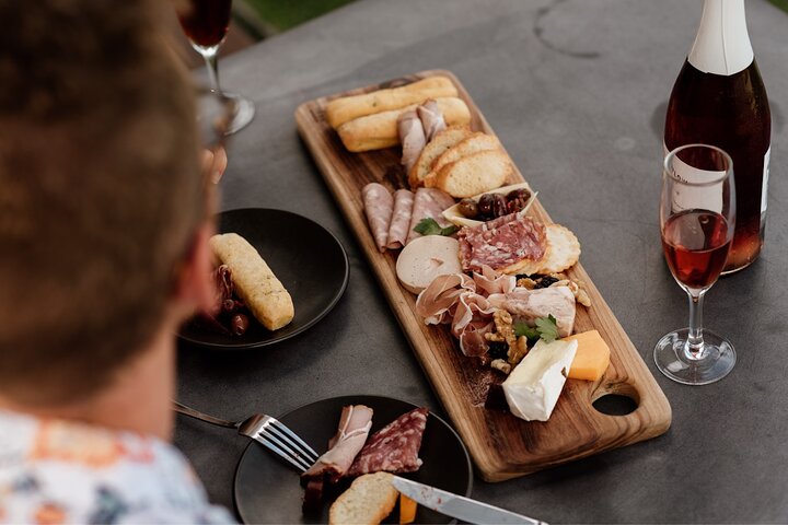 Full-Day Premium Private Guided Food and Wine Tour in Queensland