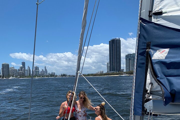 2 Hour MIDDAY Cruise with Getaway Sailing on the Gold Coast