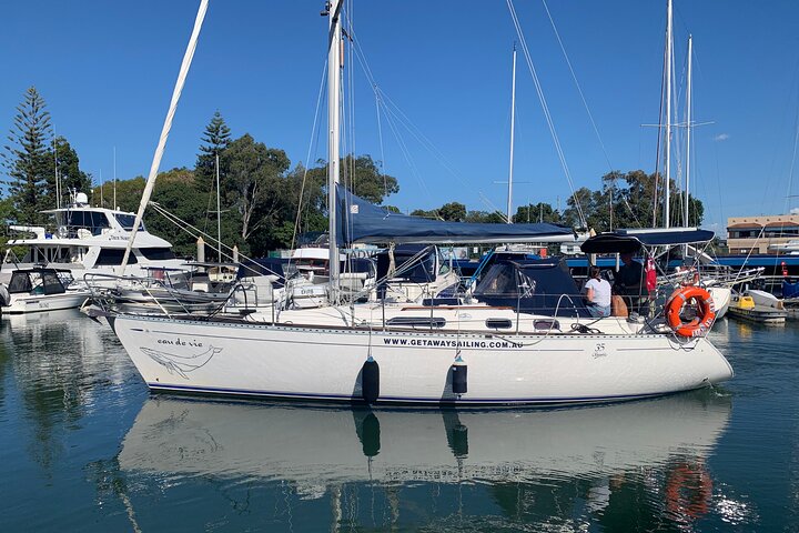 2 Hour MIDDAY Cruise with Getaway Sailing on the Gold Coast