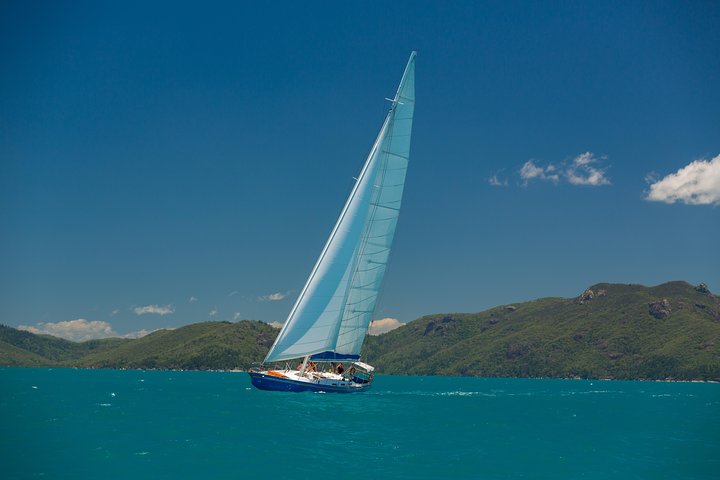 Southern Cross Langford Reef Whitsundays Sail