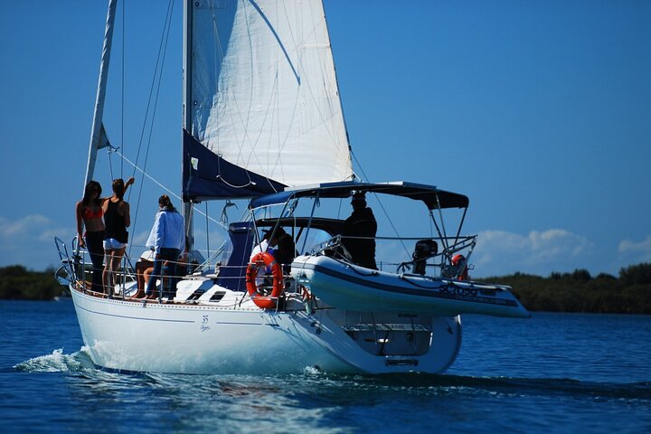 2 Hour MIDDAY Cruise with Getaway Sailing on the Gold Coast