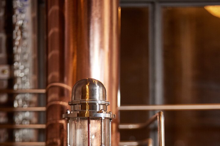 Immersive Gin and Whisky Distillery Tour and Tasting, in the Heart of The Rocks