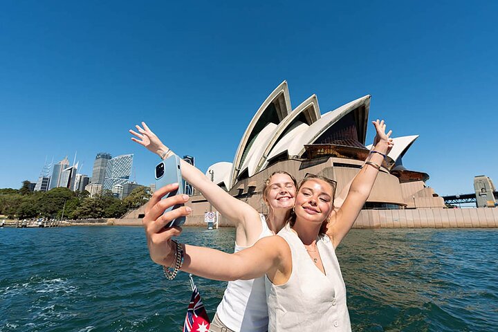 Sydney Harbour Secrets Boat Tour with Lunch