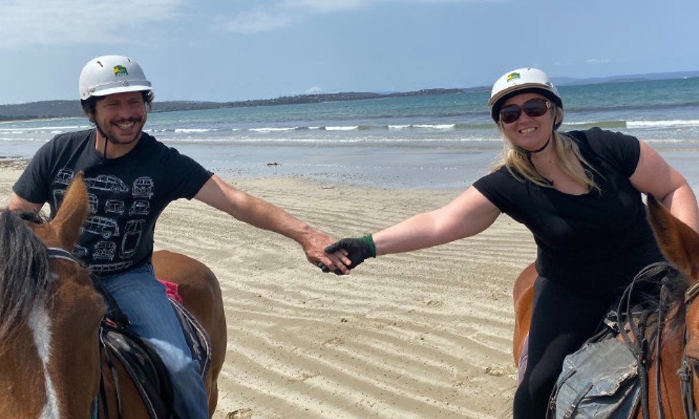 Beach Horse Ride on 7 Mile Beach – 60 Minutes