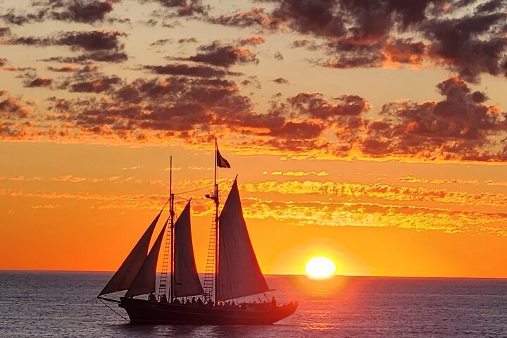 Broome-Staircase to the Moon & Sunset Dinner Cruise