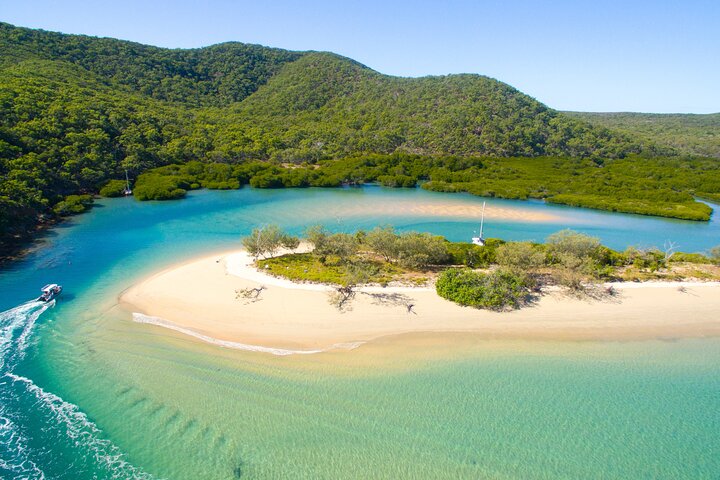 Great Keppel Island Full-Day Tour with Lunch